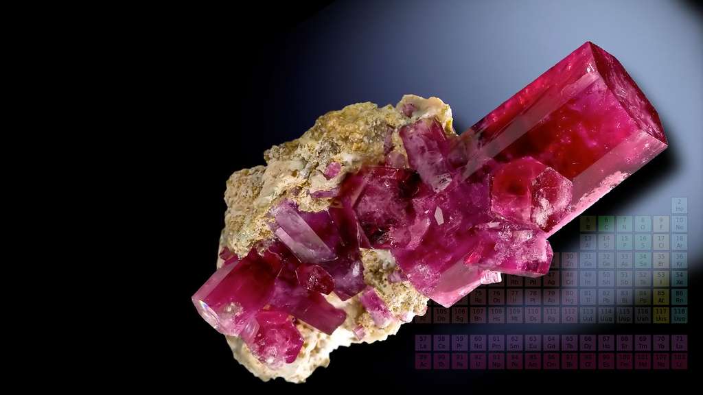 Ensemble de cristaux de minéraux différents, des pierres et des pierres  précieuses : la vanadinite, bornite, la magnétite, l'axinite, tiger-eye,  aegyrine, volkonsko Photo Stock - Alamy