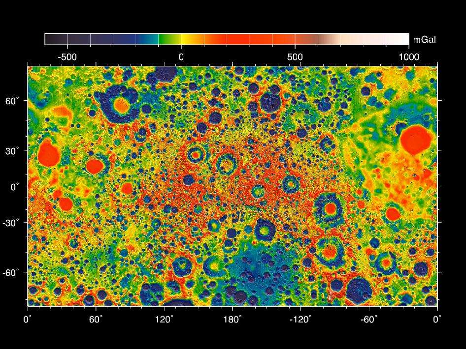 La mission Grail a fourni des mesures précises du champ de gravité de la Lune. La carte que l'on a pu dresser grâce à ces données montre clairement des cercles, dans des zones de forte densité avec un champ de gravité plus élevé que la moyenne (en rouge). Les anomalies du champ de gravité lunaire sont représentées ici en couleur avec des valeurs pour ces anomalies en milligal (mGal). Rappelons que le gal (symbole Gal) est une unité CGS d'accélération égale à 1 cm/s2, soit 0,01 m/s2, utilisée pour exprimer l'accélération de la pesanteur en géodésie et en géophysique sur Terre mais aussi sur d'autres planètes. © Nasa