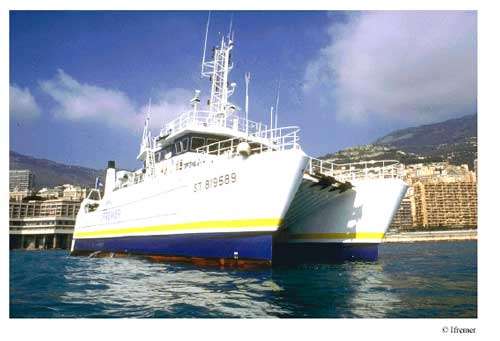 Le navire Europe armé par l'IFREMER en mission en Méditerranée - Les recherches européennes fournissent aujourd'hui une masse considérable de données pour une gestion durable des écosystèmes marins menacés. ©IFREMER