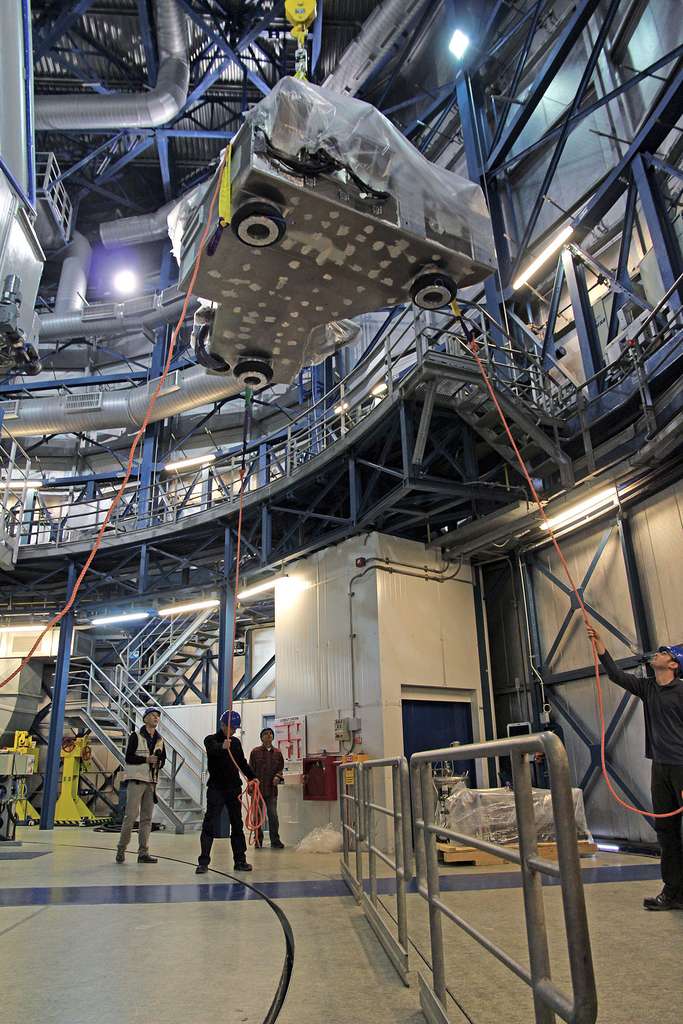 Sphere hissé vers le télescope géant du VLT Sphere hissé vers le télescope géant du VLT