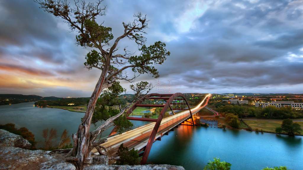 Le pont Pennybacker au-dessus du lac Austin Le pont Pennybacker au-dessus du lac Austin