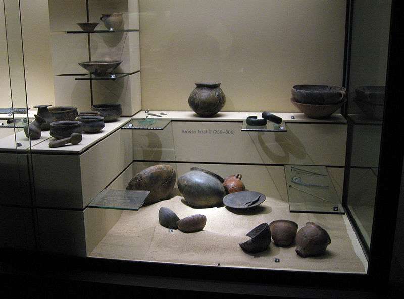 Collection d'ustensiles en bronze datant du dernier tiers de l'âge du bronze. © Will Bakker, Wikimedia Commons, CC by-sa 2.0