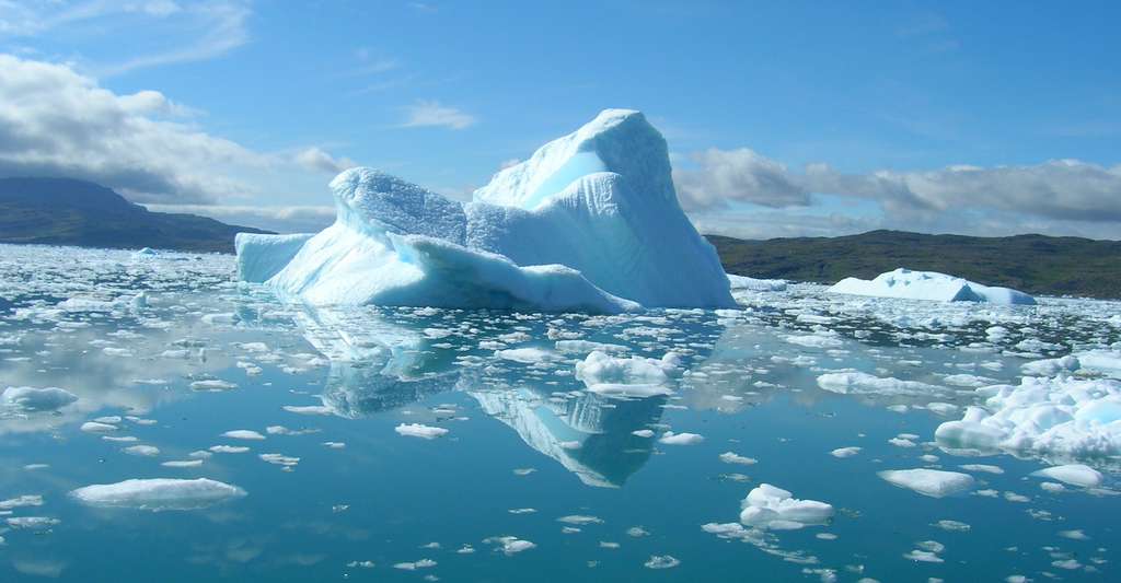 Durant l’été 2019, le Groenland a perdu 600 milliards de tonnes de glace, plus du double de la perte moyenne annuelle de glace entre 2002 et 2019. © karving, Adobe Stock