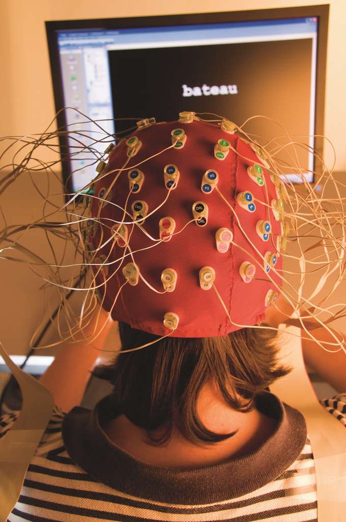 L'électroencéphalographie (EEG), le cerveau électrique L'électroencéphalographie (EEG), le cerveau électrique