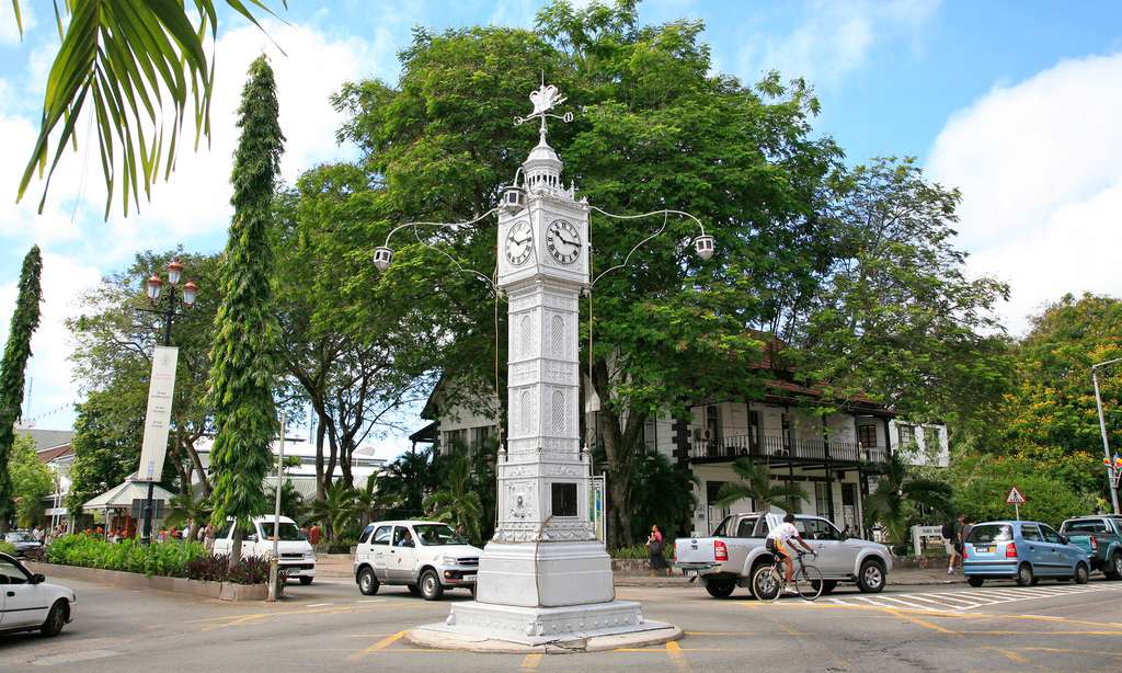 Reproduction miniature de Big Ben à Victoria, aux Seychelles Reproduction miniature de Big Ben à Victoria, aux Seychelles