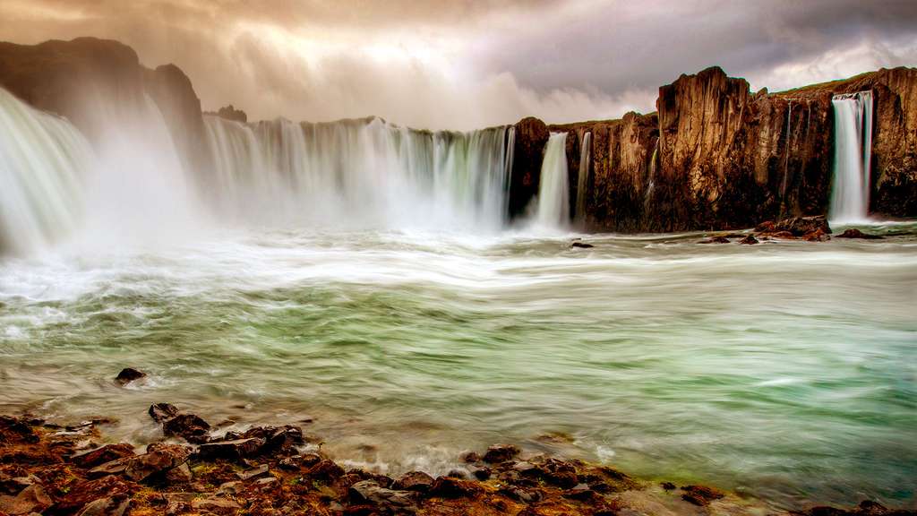 Les divines chutes de Goðafoss en Islande Les divines chutes de Goðafoss en Islande