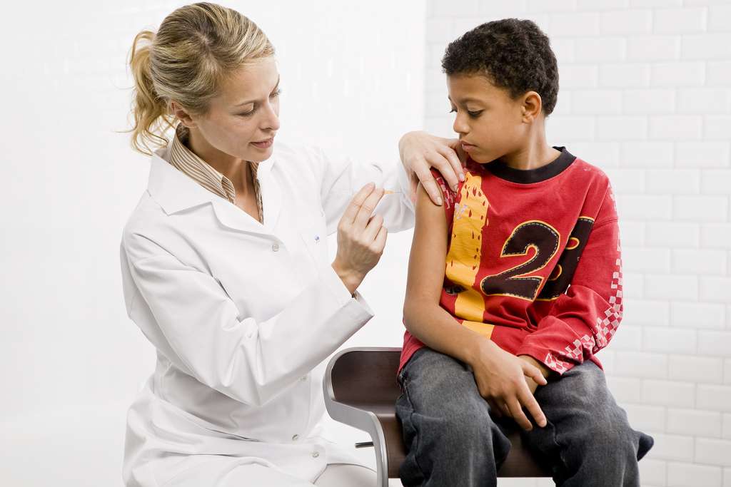 À l'avenir peut-être, il faudra vacciner aussi les garçons contre le papillomavirus humain à cause des cancers oropharyngés qu'il peut causer. Pour l'heure, les autorités sanitaires américaines sont en plein débat sur la question. © Sanofi Pasteur, Flickr, cc by nc nd 2.0