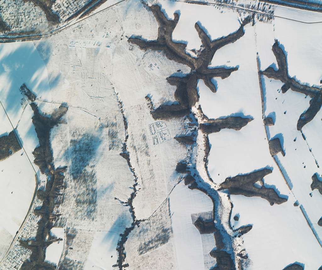 Dans la région de Koursk, les satellites suivent l'activité de l'armée russe jour après jour. Ces trois images ont été acquises le 2 et le 12 janvier, puis le 13 février. © 2022, Planet Labs Inc.