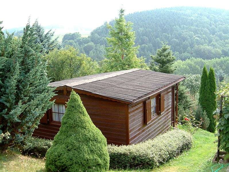 Maison en bois dans la nature
