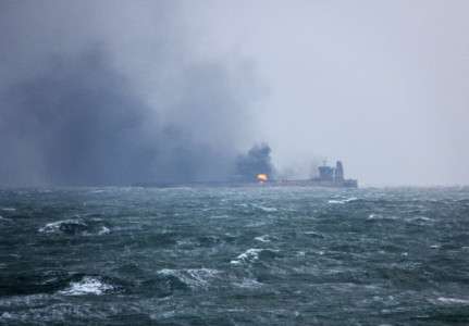 El cisterna Sanchi al foc. © Ministeri de Transport Xinès, AFP