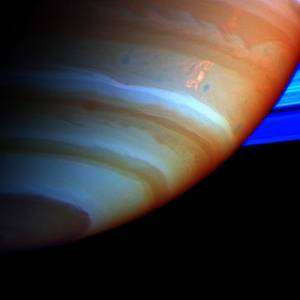 Cet orage, surnommé Dragon Storm par les scientifiques, a été photographié par la sonde Cassini en octobre 2004. Crédit Nasa/JPL-Caltech/Space Science Institute