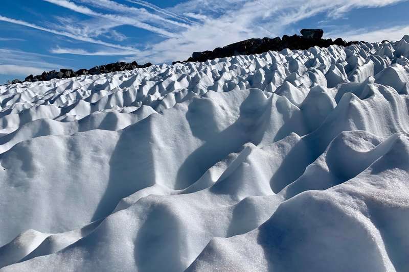 Des suncups photographiés sur le glacier Lyell en Californie. © Mountain Project, Mike McL