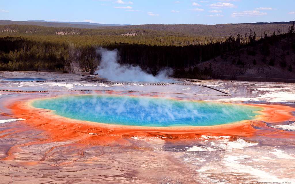 Le Grand Prismatic Spring, au parc national de Yellowstone Le Grand Prismatic Spring, au parc national de Yellowstone