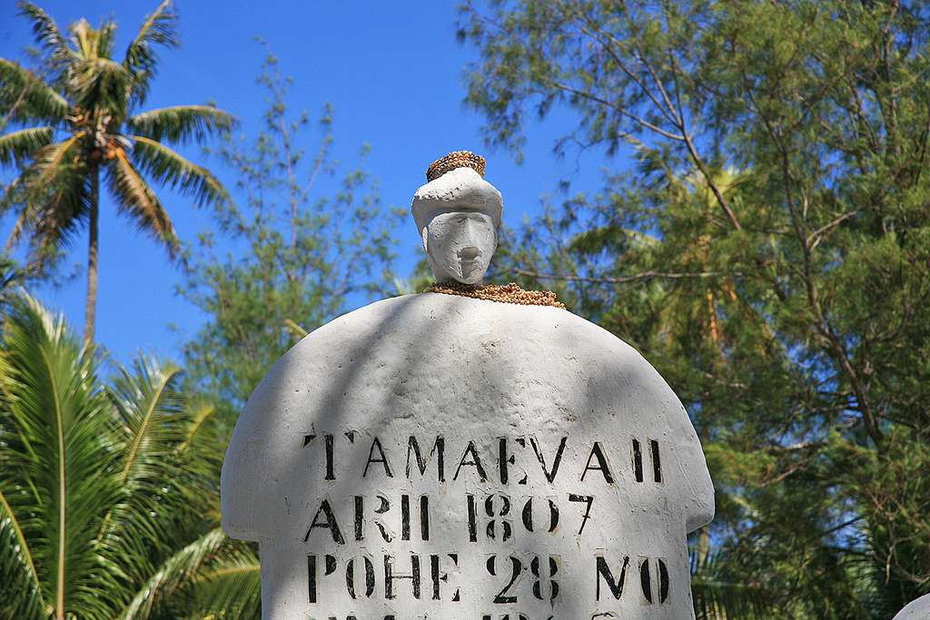 Tombe de Tamaeva II, ancien roi de Rimatara Tombe de Tamaeva II, ancien roi de Rimatara