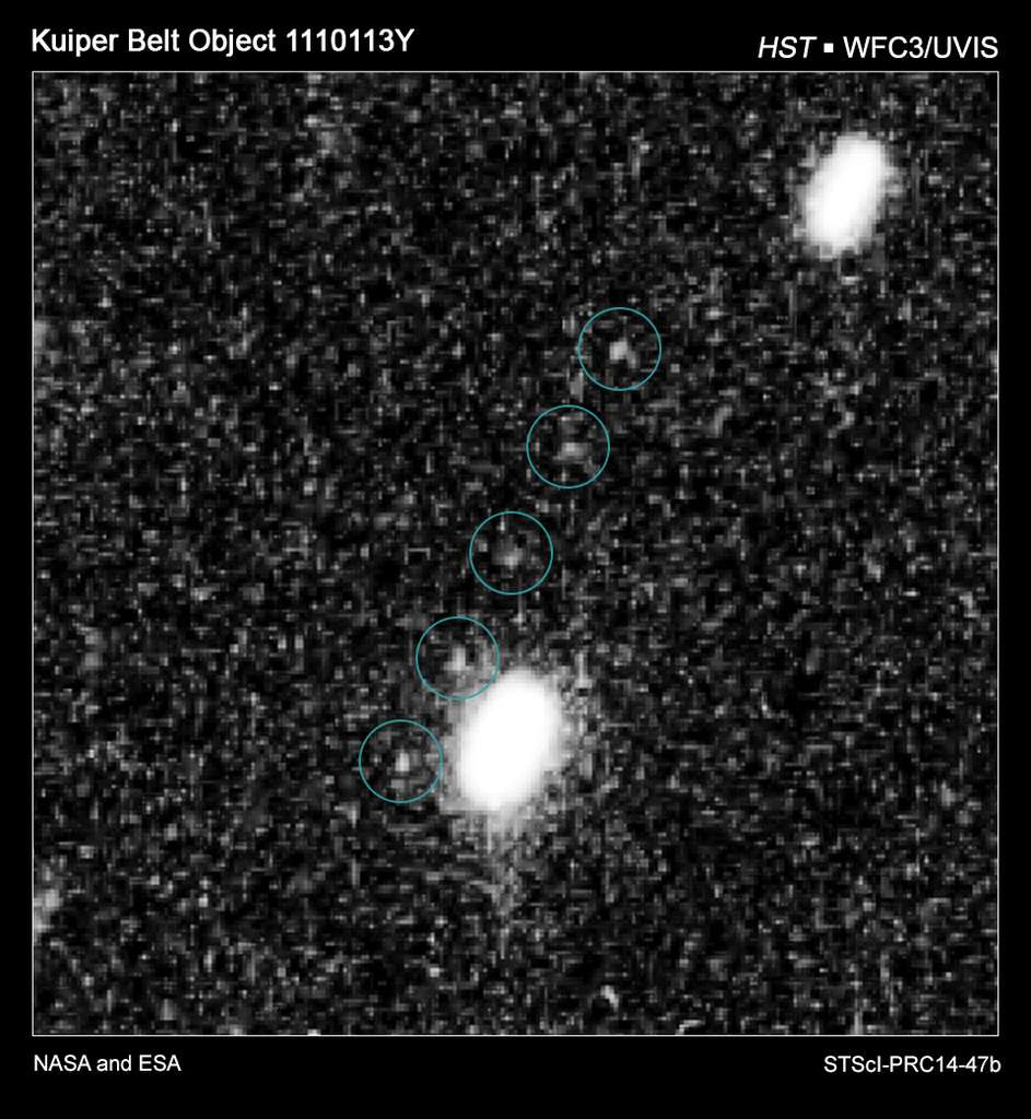 Voici 1110113Y (PT1 pour faire court), un objet de la ceinture de Kuiper (KBO) considéré comme accessible par l’équipe de New Horizons pour les suites de la mission (Pluton et au-delà…). Sa taille est estimée à 30 sur 45 km environ. Il a été détecté par Hubble en direction de la constellation du Sagittaire. © Nasa, Esa, SwRI, JHU/APL, New Horizons KBO Search Team