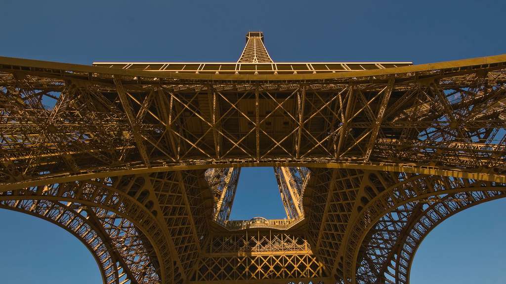 La tour Eiffel, vitrine de Paris La tour Eiffel, vitrine de Paris