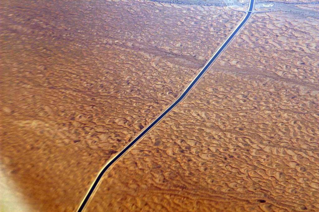 Un climat semi-aride règne dans les zones subdésertiques. Il se caractérise par une saison sèche plus longue que la saison humide, durant laquelle il ne pleut pas plus de 400 mm/an. © dsearls, Flickr, cc by sa 2.0