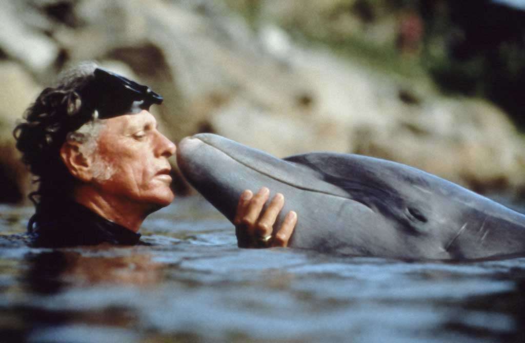 Ric O'Barry avec un dauphin