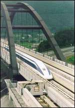 La ligne de test du MagLev, longue de 19 km. Record de vitesse : 552 Km/h © MaNEP La ligne de test du MagLev, longue de 19 km. Record de vitesse : 552 Km/h © MaNEP