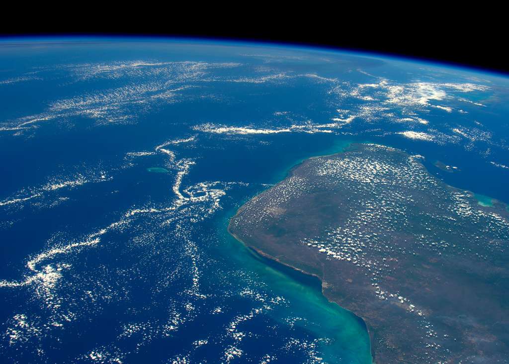 La presqu’île du Yucatan, au Mexique, abrite le lieu de l’impact qui a mis fin à l’existence des dinosaures il y a 65 millions d’années. © ESA, Nasa