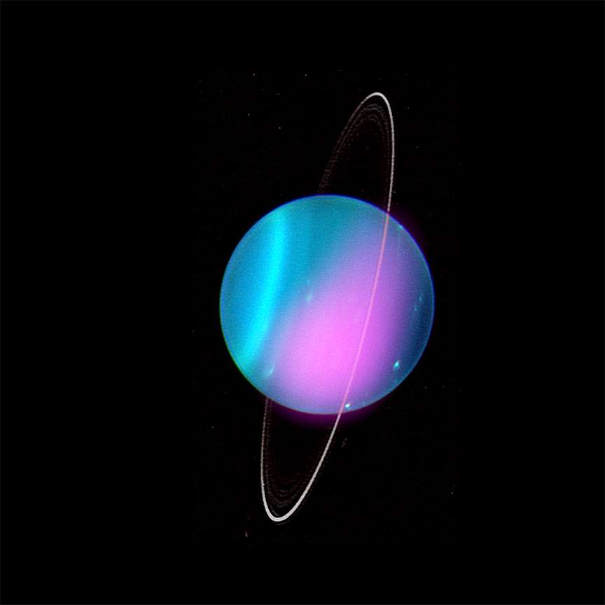 Uranus vue par Chandra en rayon X en 2002 (en rose) et en lumière visible par le télescope Keck-I en 2004. © Rayons X : Nasa, CXO, University College London, W. Dunn et al. ; optique : W.M. Keck Observatory