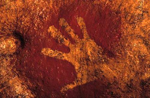 Les mains peintes sur les parois des grottes préhistoriques
