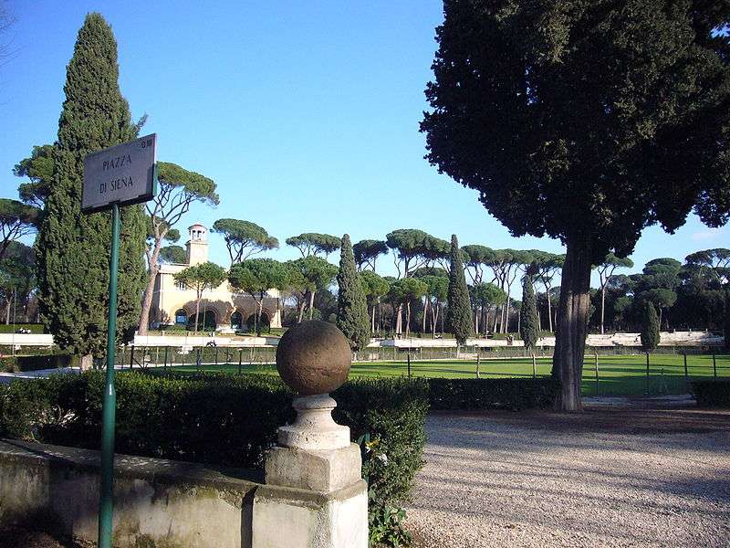 La Piazza di Siena, dans les jardins de la villa Borghèse, à Rome La Piazza di Siena, dans les jardins de la villa Borghèse, à Rome
