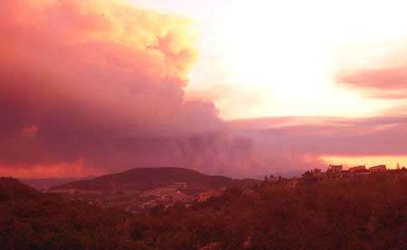 Incendies dans le Massif des Maures - Photo copyright Agnès Bugin
