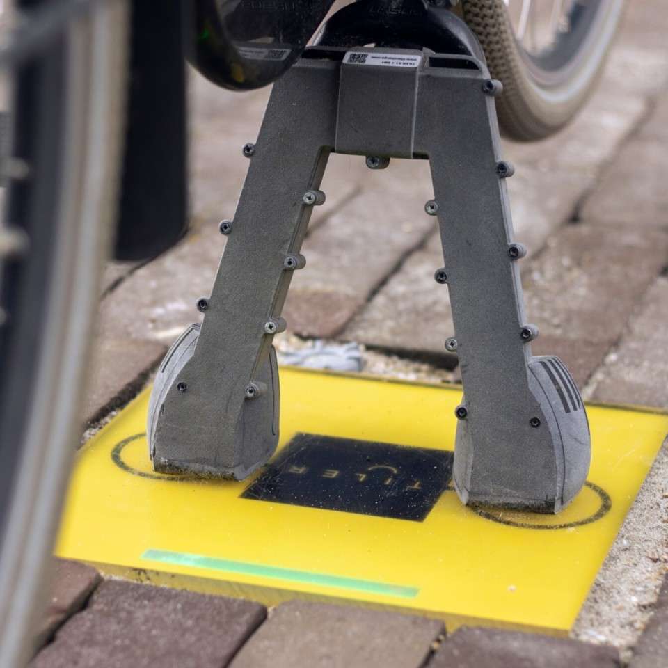 Induction charging begins as soon as the stand is positioned on the Tiler slab.  © Tiler