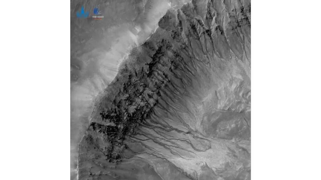 Image du cratère Triolet prise par la sonde Tianwen-1. © CNSA/Pec