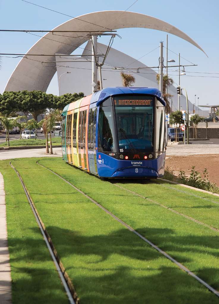 Le tram dans la ville Le tram dans la ville