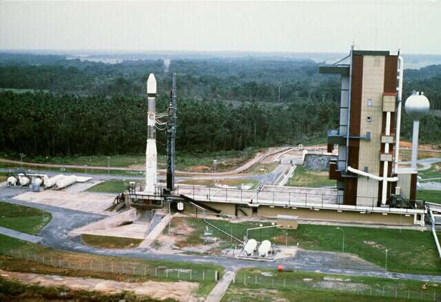 Le lanceur Ariane 1 sur son pas de tir Le lanceur Ariane 1 sur son pas de tir