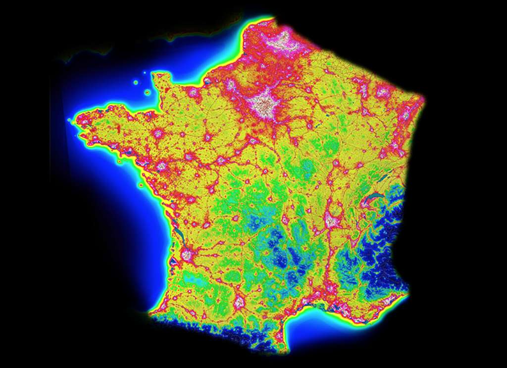Cette carte établie par l’Avex, une association d’astronomes amateurs, montre le détail des régions touchées par la pollution lumineuse en France. Dans une zone en blanc, il n’est pas possible de distinguer plus de 50 étoiles dans le ciel ! Dans les zones en bleu nuit, on peut en admirer jusqu’à 5.000. Vous pouvez la consulter ici. © Avex