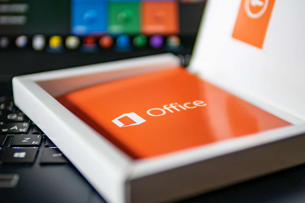 Les logiciels de la suite Office de Microsoft (Word, Excel, PowerPoint…) sont les plus visés par les macrovirus. © wachiwit, Adobe Stock
