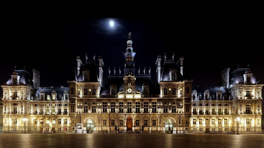 L'hôtel de ville de Paris, totalement reconstruit L'hôtel de ville de Paris, totalement reconstruit