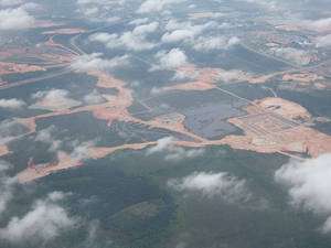 La déforestation à l'œuvre : des hectares de forêt pluviale disparaissent en Malaisie. © Ben Sutherland CC-by