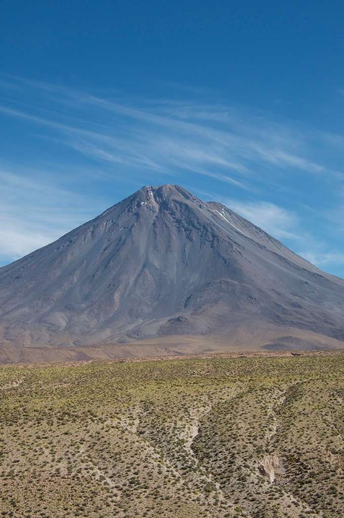 Le Licancabur, volcan dressé au milieu de l’Atacama Le Licancabur, volcan dressé au milieu de l’Atacama