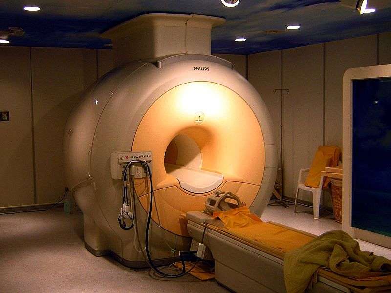 L'imagerie par résonance magnétique (IRM) est une technique non invasive d'imagerie médicale, permettant d'obtenir des vues 2D ou 3D du corps humain.