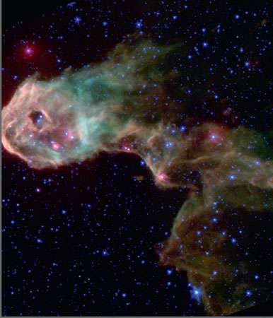 Le Soleil, indispensable à notre vie sur Terre, n'est qu'une étoile. Ici, image de la nébuleuse de la Trompe d’Éléphant enregistrée dans l’infrarouge par le télescope spatial Spitzer où l’on distingue une demi-douzaine de protoétoiles (points rouges brillants). © Dunod 2011