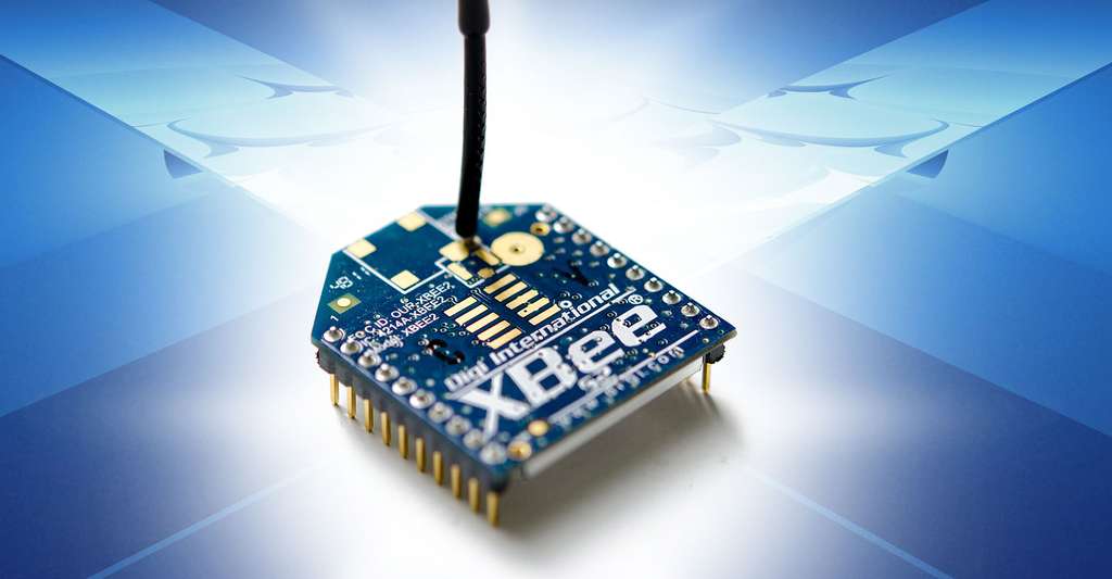 XBee sont des circuits de communications sans fil. © Mark Fickett - CC BY 3.0