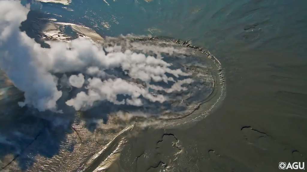 Le volcan Lusi en Indonésie vomit des dizaines de milliers de tonnes de boue chaque jour. © AGU, YouTube Le volcan Lusi en Indonésie vomit des dizaines de milliers de tonnes de boue chaque jour. © AGU, YouTube