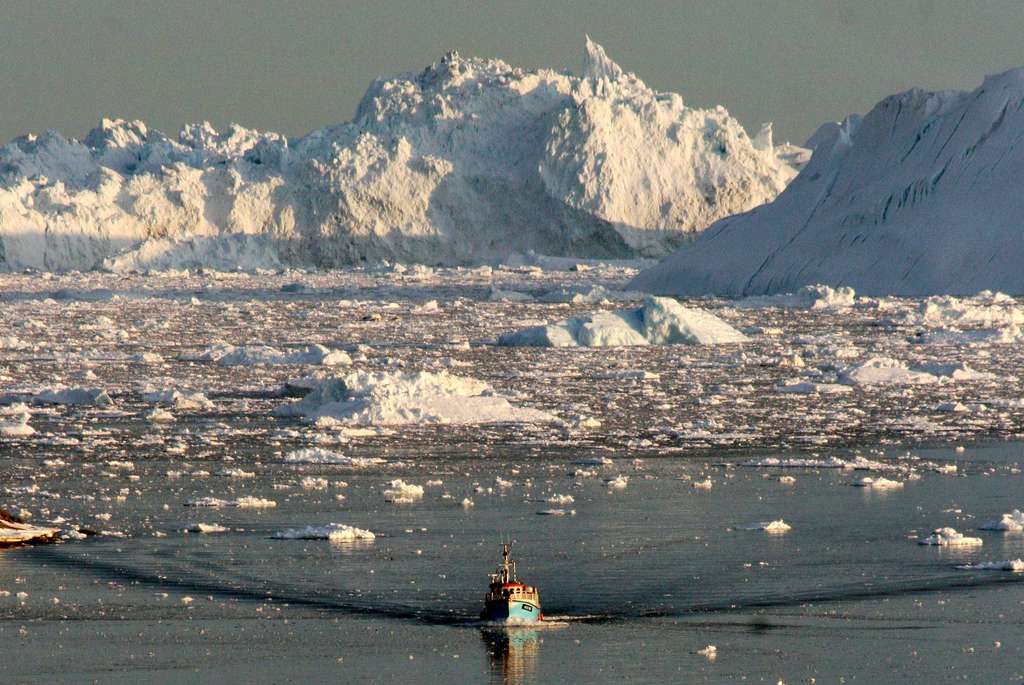 La fonte de la couche de glace du Groenland est désormais à l’origine de 25 % de la hausse du niveau des océans, contre 5 % il y a 20 ans. © Steen Ulrik Johannessen, AFP Photo