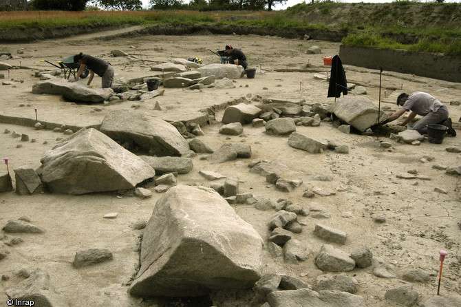 Menhirs brisés de Kerduellan à Belz Menhirs brisés de Kerduellan à Belz