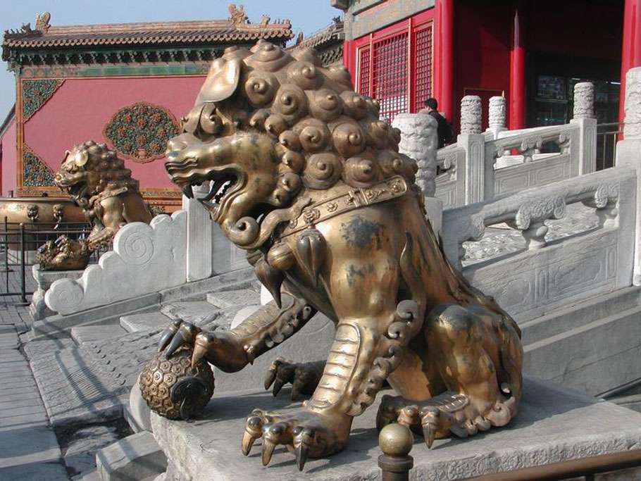 Lion en bronze de la Cité interdite Lion en bronze de la Cité interdite