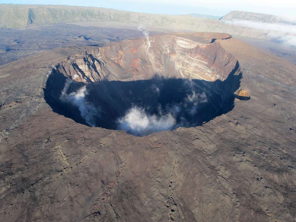 Le cratère Dolomieu où a été enregistrée la dernière activité sismique © Bbb, Wikimedia Commons, CC by-sa 3.0