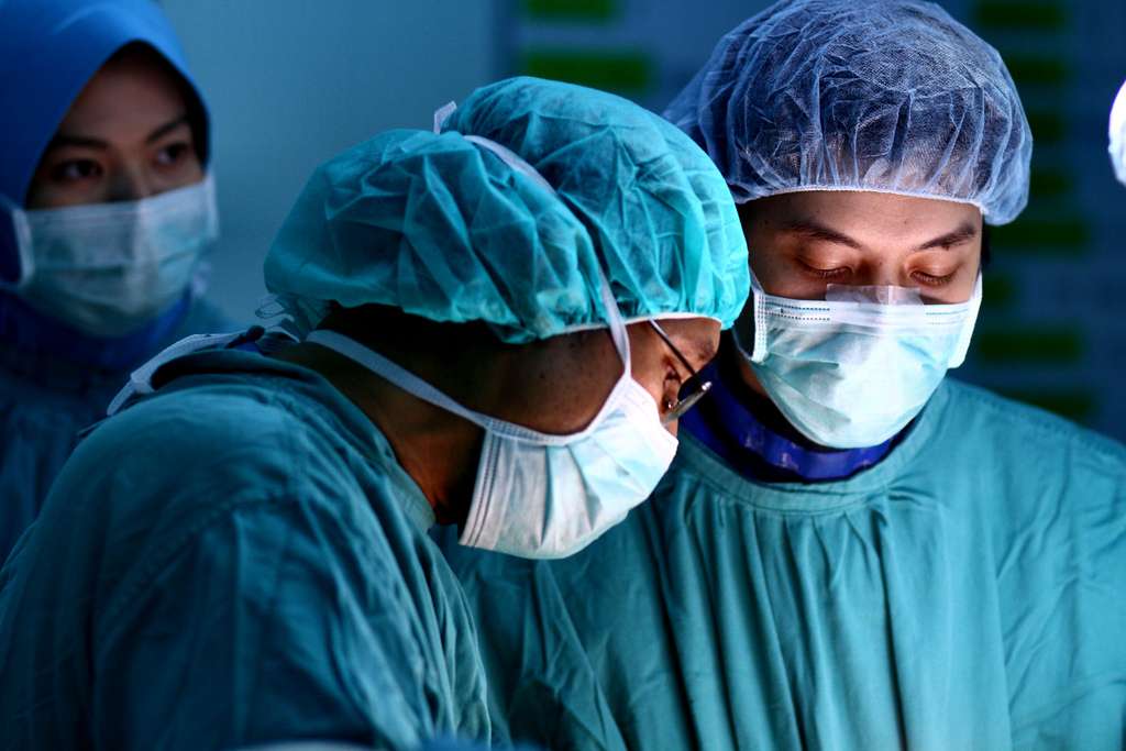 Lors d'opérations chirurgicales, les risques d'infections sont augmentés. © Phalinn Ooi, Flickr, cc by 2.0