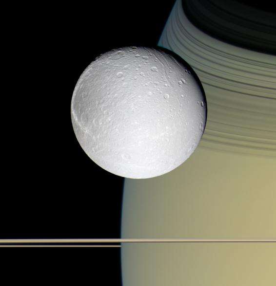 Dioné, une des lunes de Saturne Dioné, une des lunes de Saturne