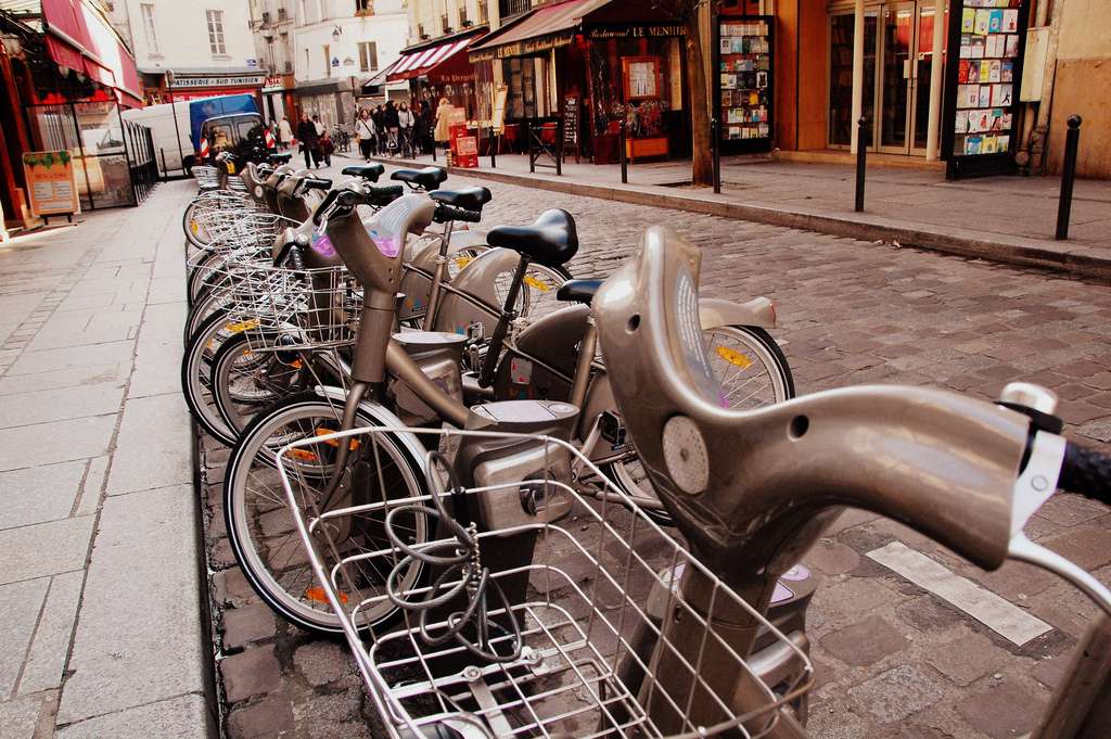 Pas de vélo ? Reste le vélib’ Pas de vélo ? Reste le vélib’