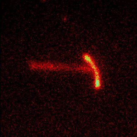 Les images de caméra CCD montrent clairement un noyau se désintégrant en deux particules: des protons. Crédit : Marek Pfutzner