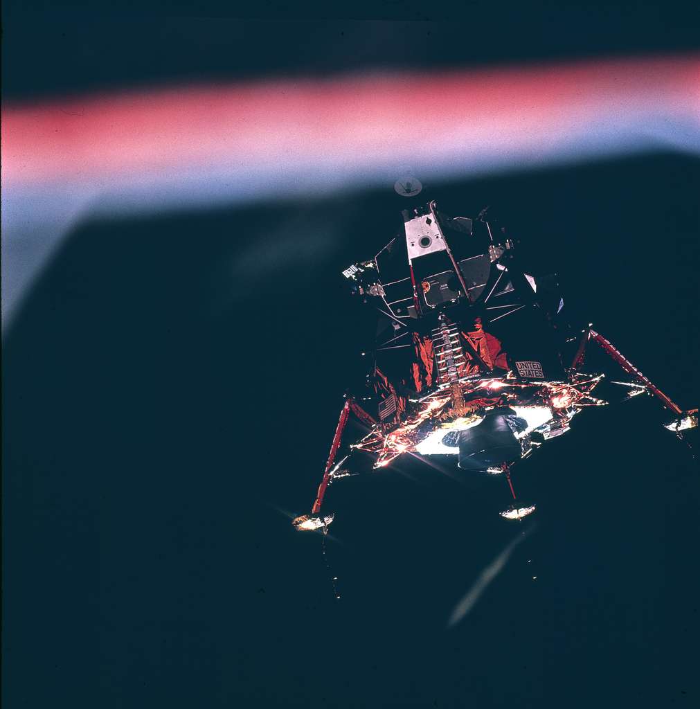 Le LM se sépare d’Apollo : en route vers la base de la Tranquillité ! Le LM se sépare d’Apollo : en route vers la base de la Tranquillité !
